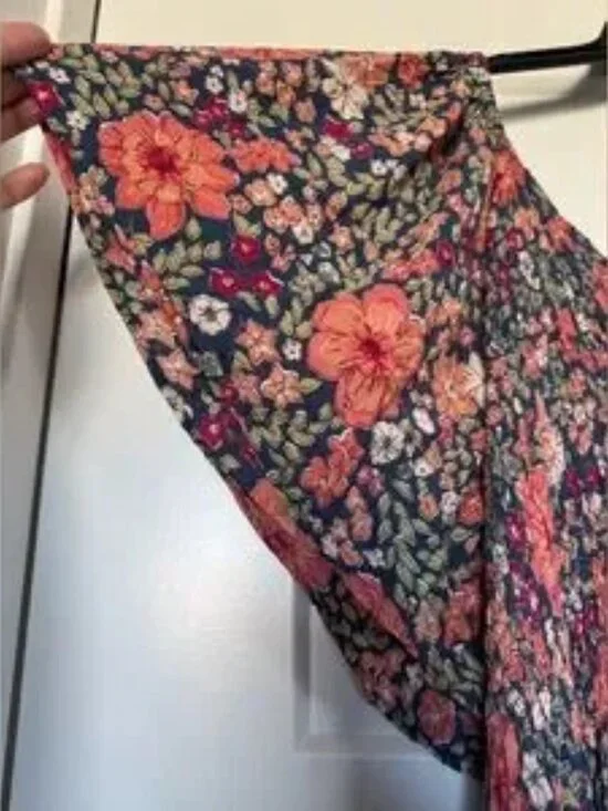 Floral Women's Top - Picture 4 of 4